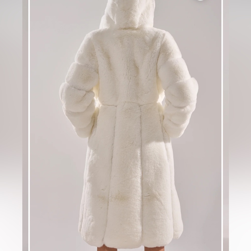 AKIRA Berlin Hooded Faux Fur Luxurious Coat - Picture 7 of 8